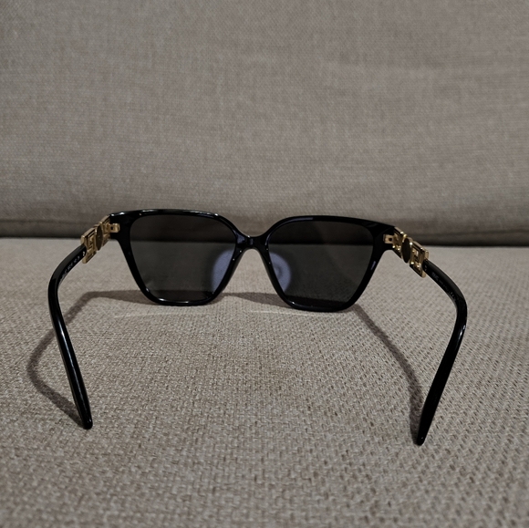 Authentic Versace Sunglasses NWT org $536 - Picture 7 of 16